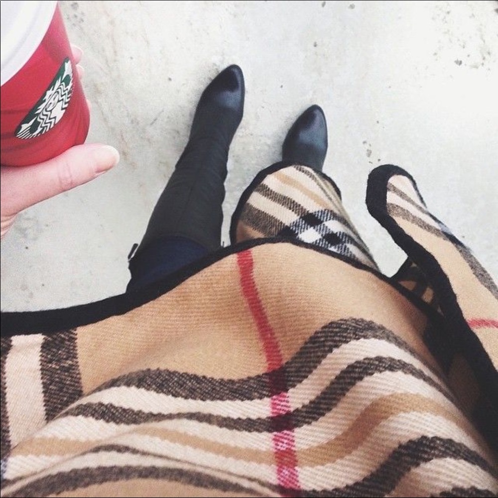 ✨LAST ONE SALE✨Beautiful plaid cape - Picture 4 of 4